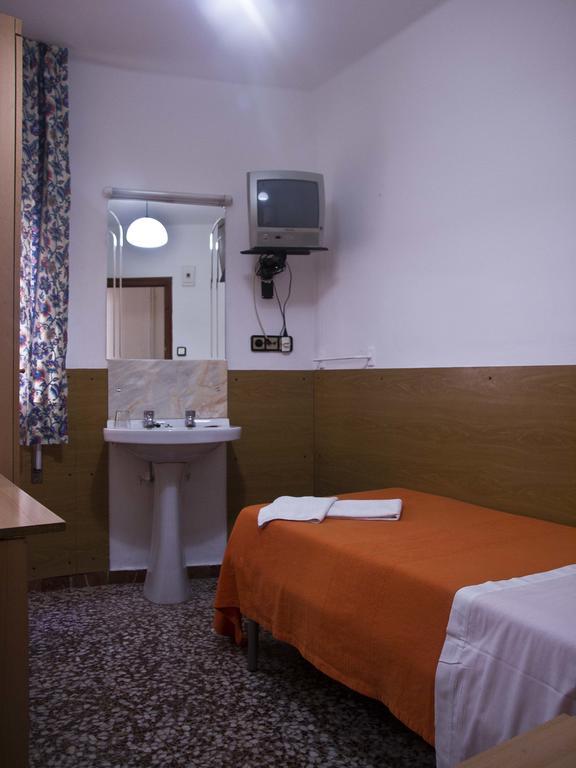 Hostal Lizana Huesca Room photo