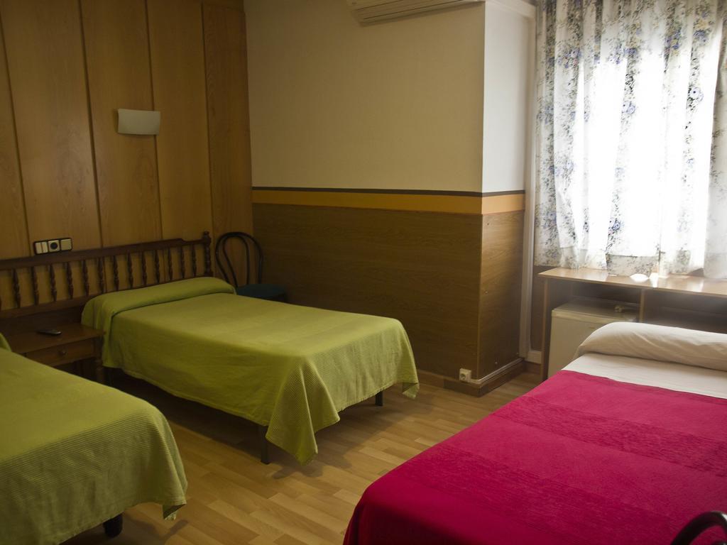 Hostal Lizana Huesca Room photo